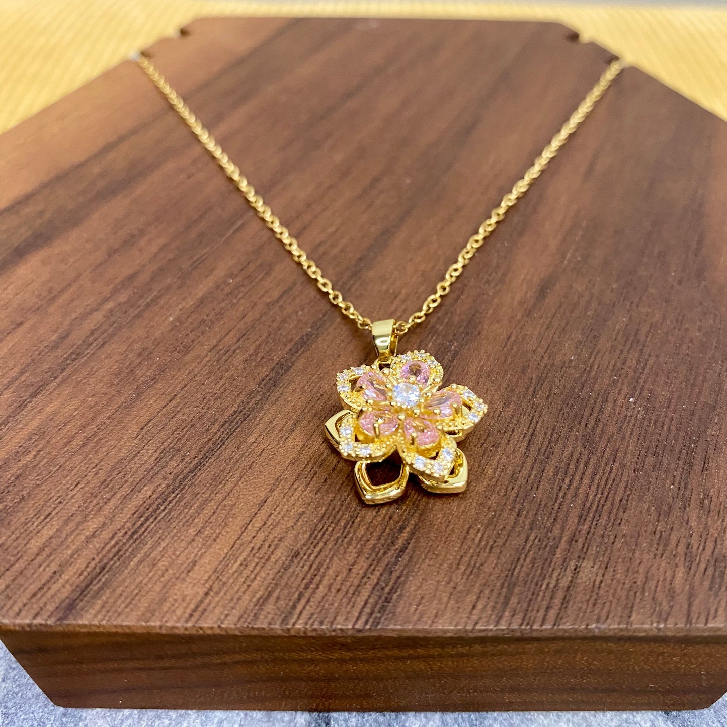 Necklace Fidget Spinner - Flower